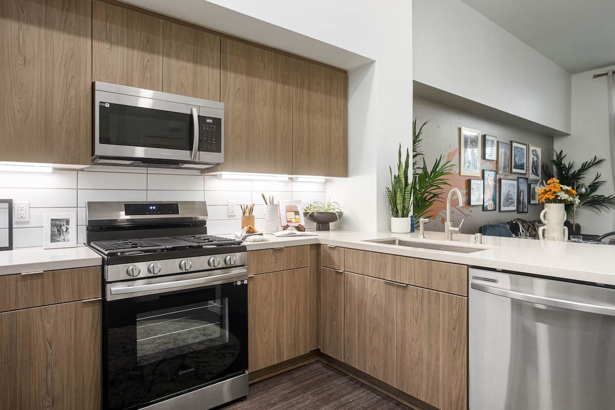 Jefferson Cenza apartments in California - model apartment kitchen